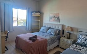 Apart próximo a Unimed de 2 quartos com 2 AR, mini-Academia e garagem no Centro-sul